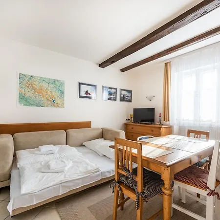 Apartamento černý Vlk, *