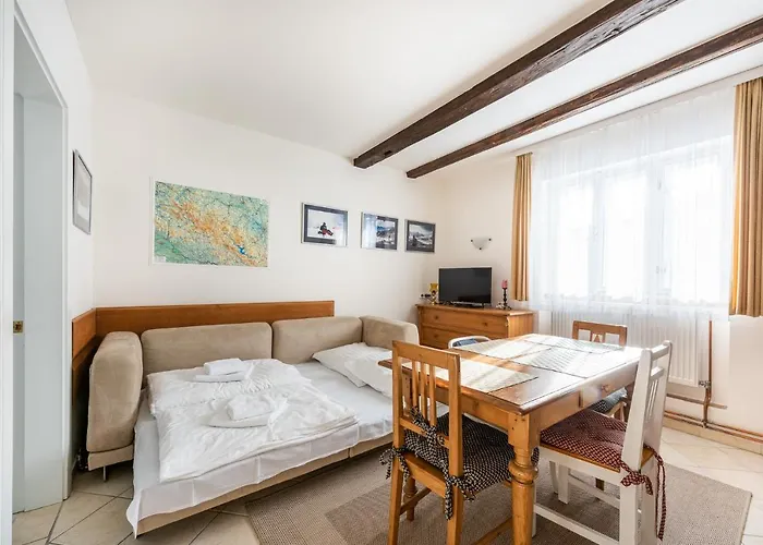 Apartamento černý Vlk, *
